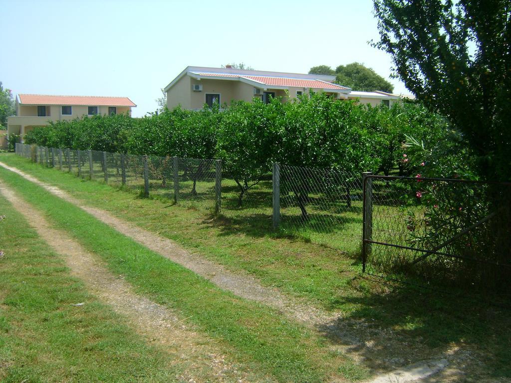 Niki Apartments Ulcinj Bagian luar foto